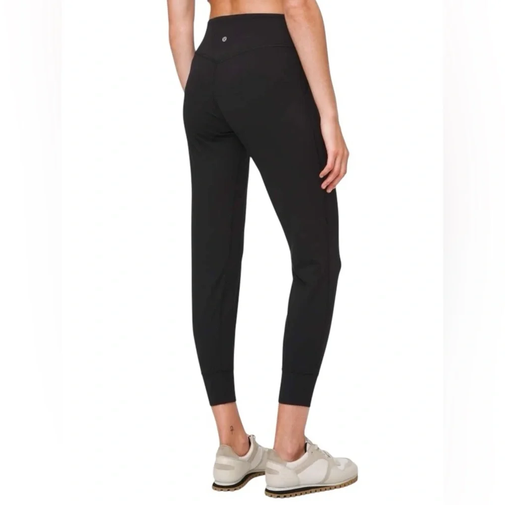 Lululemon. Elegant Black Cropped Women's Pants